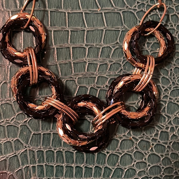 Black and Gold statement necklace - Picture 3 of 3